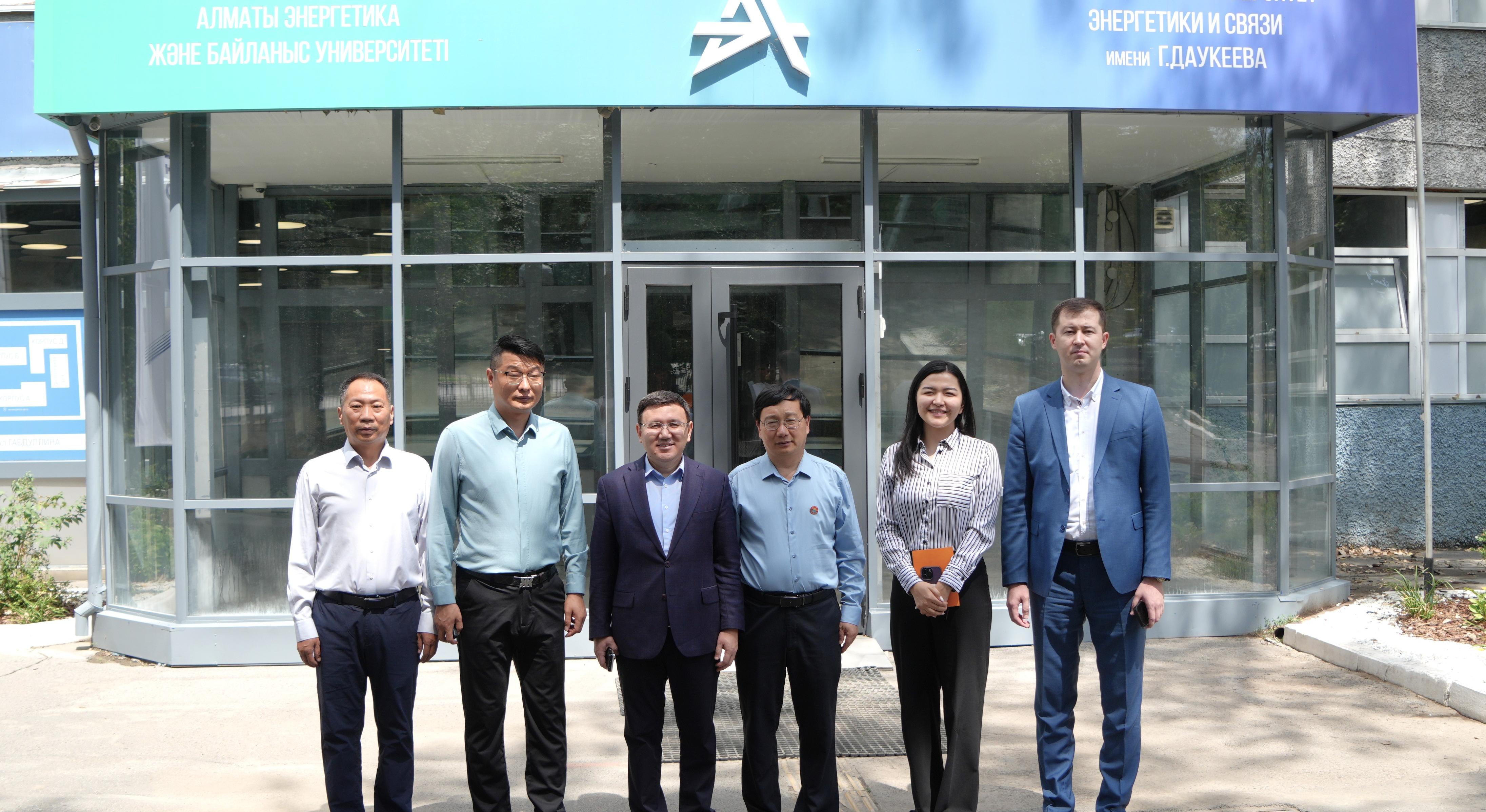 Делегация Huanghe Jiaotong University (КНР) в Energo University - 1