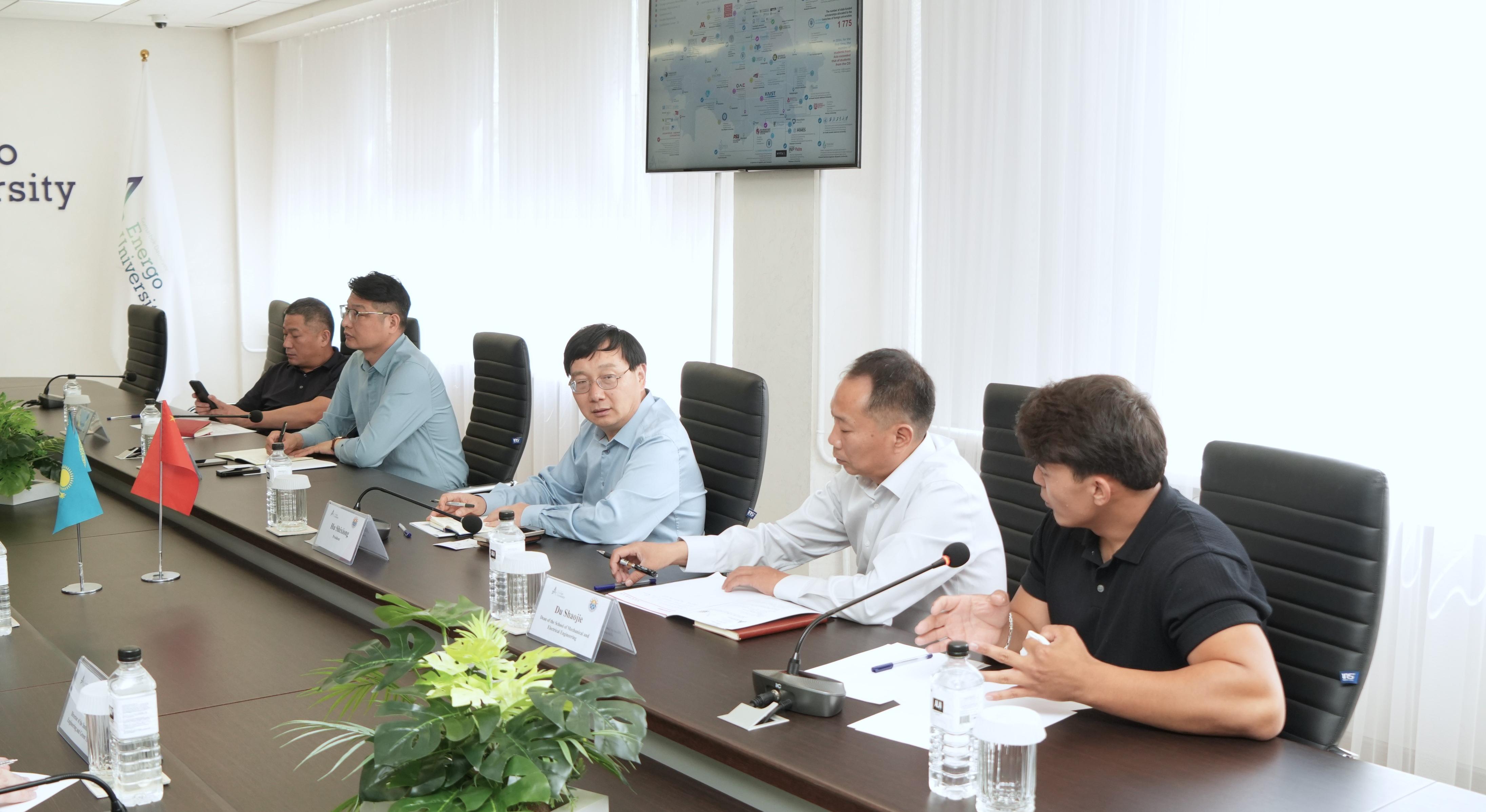 Делегация Huanghe Jiaotong University (КНР) в Energo University - 3